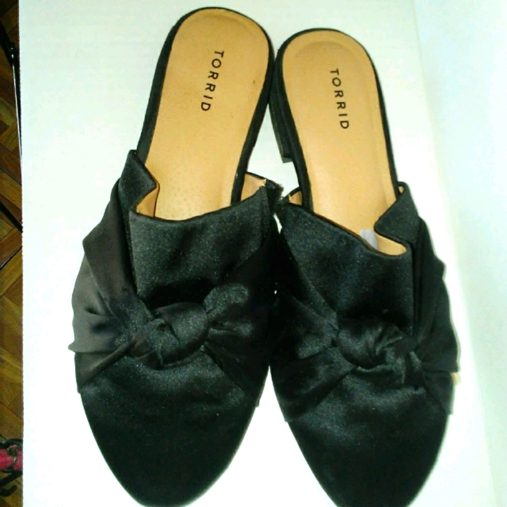 💄👓👛TORRID BLACK SATIN KNOTTED MULES SLIDES 8 … not 8w